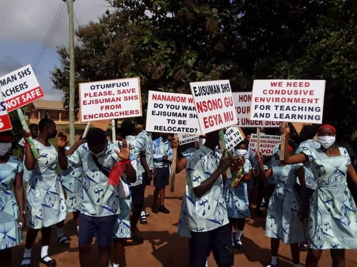 ejisuman-shs-students-hit-the-street-in-massive-demo-over-land-encroachment